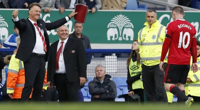 ואן חאל עושה כבוד לרוני (רויטרס)