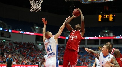 דונטה סמית´ עולה לסל (אורן בן חקון)