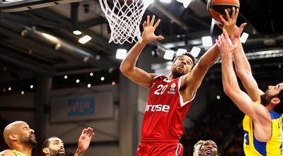 אליאס האריס עולה לקליעה. מכבי ת&qout;א מסתבכת (GettyImages)