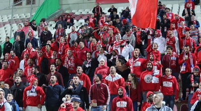 אוהדי הפועל ב&qout;ש בדוחא (עמית מצפה) אוהדי הפועל ב&qout;ש בדוחא (עמית מצפה)