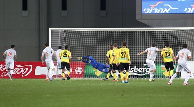 יותם פנסו מכניע את ברק לוי  (רדאד ג&acute;בארה)