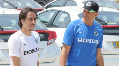 יוסי בניון וגיורא אנטמן. האב במכבי, הבן בהפועל (עמרי שטיין) יוסי בניון וגיורא אנטמן. האב במכבי, הבן בהפועל (עמרי שטיין)