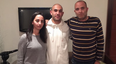 סאמח מרעב ורני מנשה יחד עם סוכנת השחקנים ויקי ואקנין  (מערכת ONE)