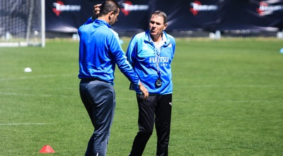 אלי גוטמן ו-וואליד באדיר. כמו קשטן, גם מאמן הנבחרת לשעבר הגיע כדי להציל את הקבוצה (איתי כהן)