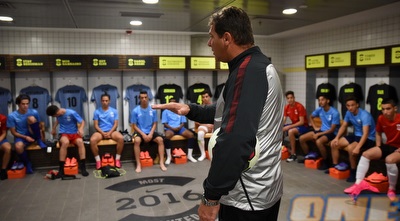 שמוליק חנין עם הנבחנים (נעם מורנו)