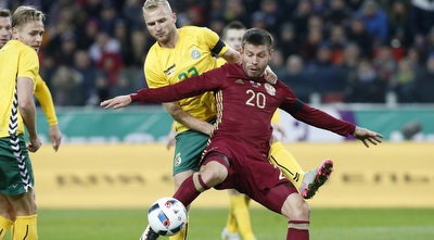 פדור סמולוב כובש מול ליטא (רויטרס)