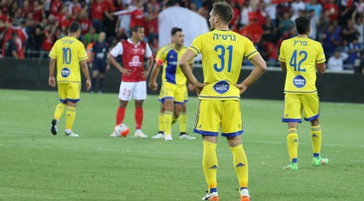 שחקני מכבי תל אביב מאוכזבים (עמית מצפה)
