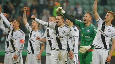 שחקני לגיה ורשה חוגגים את האליפות (מערכת ONE) שחקני לגיה ורשה חוגגים את האליפות (מערכת ONE)