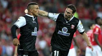 יובל אבידור ופיראס מוגרבי חוגגים (רדאד ג´בארה) יובל אבידור ופיראס מוגרבי חוגגים (רדאד ג´בארה)