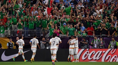 שחקני מקסיקו חוגגים  (רויטרס)