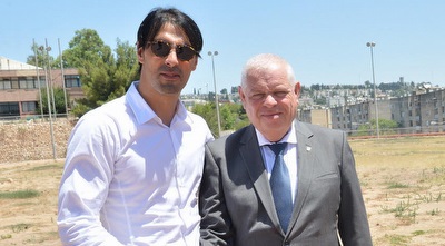 דודו אוואט וראש העיר רונן פלוט במהלך פגישתם (ישראל פרץ)