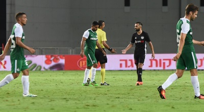 שחקני מכבי חיפה מאוכזבים (נעם מורנו) שחקני מכבי חיפה מאוכזבים (נעם מורנו)