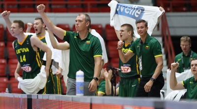 ספסל נבחרת ליטא בטירוף (FIBA)