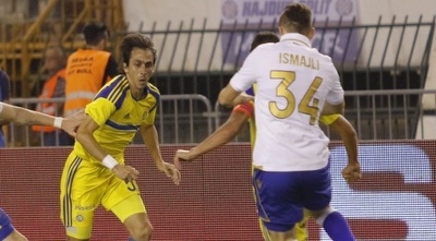 יוסי בניון מול אדריאן איסמעילי (האתר הרשמי של מכבי ת&qout;א) יוסי בניון מול אדריאן איסמעילי (האתר הרשמי של מכבי ת&qout;א)