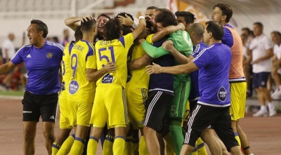 שחקני מכבי ת&qout;א חוגגים (האתר הרשמי של מכבי ת&qout;א) שחקני מכבי ת&qout;א חוגגים (האתר הרשמי של מכבי ת&qout;א)