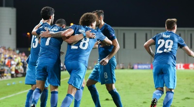 שחקני זניט חוגגים (איציק בלניצקי) שחקני זניט חוגגים (איציק בלניצקי)