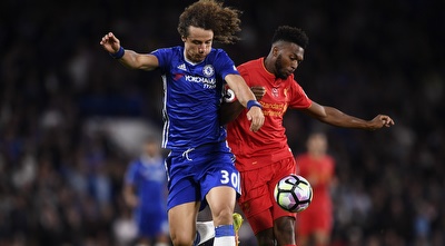 דויד לואיז נאבק עם דניאל סטארידג&acute; (רויטרס)