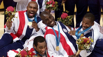 גארנט חוגג זהב אולימפי עם קארטר, הארדווי ואלן (רויטרס) גארנט חוגג זהב אולימפי עם קארטר, הארדווי ואלן (רויטרס)