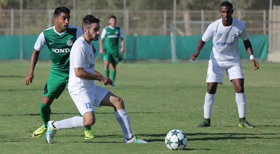 אמיר רוסתום עם הכדור (עמית מצפה)