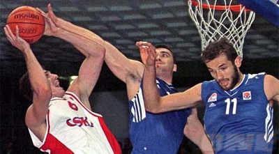 מירסאד טורצ´אן (משמאל). חוזר לטורקיה (רויטרס) (ONE) מירסאד טורצ´אן (משמאל). חוזר לטורקיה (רויטרס) (ONE)