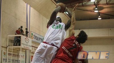 ג´רמיין הול. הפציץ 30 נקודות בניצחון הקליל של באר יעקב