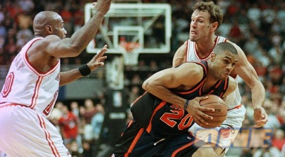 אלן יוסטון 2 (ONE) אלן יוסטון 2 (ONE)