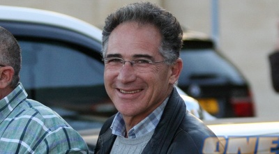 גיורא שפיגל מחויך גיורא שפיגל מחויך