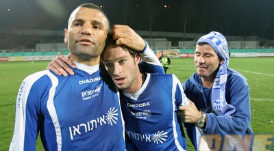 יובל אבידור עם סאלח חסארמה. חתם לעונה אחת