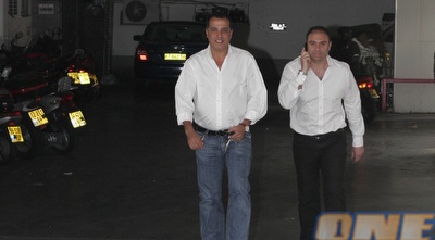 שינו זוארץ עם עמוס לוזון. יש מאמן למכבי פ