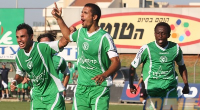 דה סילבה, קנפו ויבואה חוגגים (עמית מצפה)