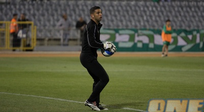 יהב יולזרי מתחמם בימיו במכבי חיפה (עמית מצפה)