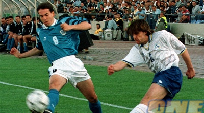 אייל ברקוביץ´ במדי הנבחרת. כמה שהוא היה עוזר לנו מול היוונים... אייל ברקוביץ´ במדי הנבחרת. כמה שהוא היה עוזר לנו מול היוונים...