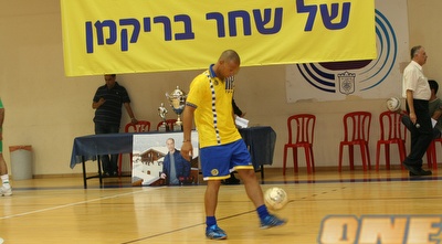 איציק זוהרמקפיץ. עדיין יש לו את הטאץ´ (איתי חסיד) איציק זוהרמקפיץ. עדיין יש לו את הטאץ´ (איתי חסיד)