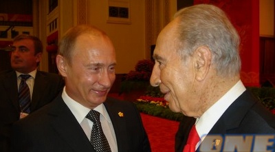 שמעון פרס ולדימיר פוטין (ONE)