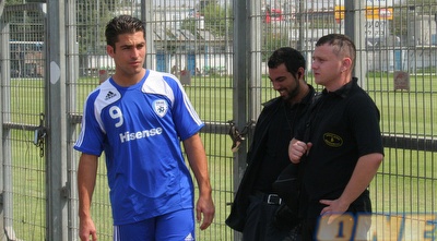 איתי שכטר. הצעירה היתה זקוקה לו (איתי חסיד)