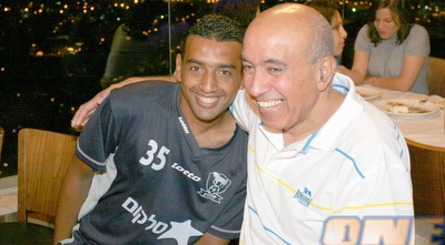 זוהיר בהלול. השדר הוותיק חוזר לשדר עבורכם (עמית מצפה)