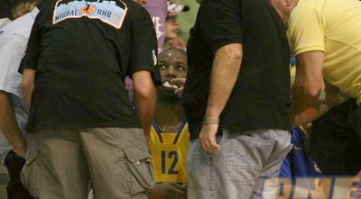 ג'ייסון וויליאמס מקבל טיפול בלסת (אמיר לוי)