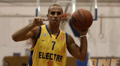 ארויו מחפש למי למסור (אמיר לוי)