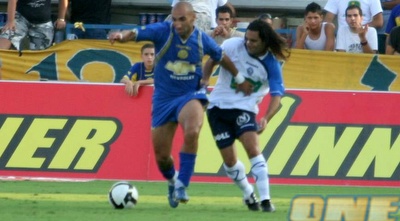 ג'ונתן אסוס. מבוקש ביוון (אור שפונדר)