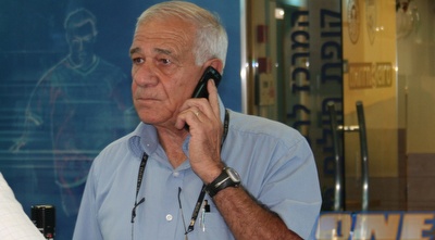 התובע אבן עזרא (איתי חסיד)