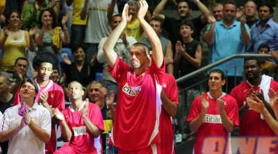 ניקולה וויצ´יץ´ (תומר גבאי)