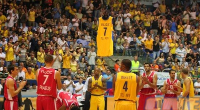 ניקולה וויצ´יץ´ (תומר גבאי)