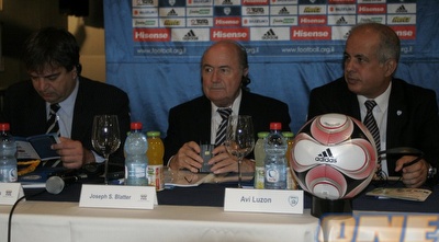 בלאטר מבקר בארץ (אמיר לוי)