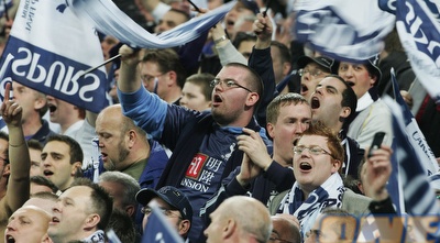 אוהדי טוטנהאם. גם הם עכשיו חלק בבלאגן (GettyImages)