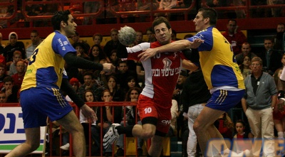 מכבי ראשל&qout;צ - הפועל ראשל&qout;צ. הסופר קלאסיקו של הכדוריד (מתן להב)