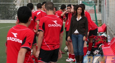 אלונה ברקת. מכוונת גבוה (רועי גלדסטון)