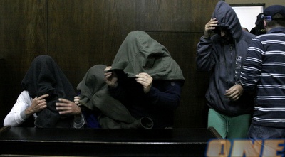 החשודים בבית המשפט (מתן להב) החשודים בבית המשפט (מתן להב)