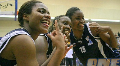 אייבורי חוגגת ברמת חן. 