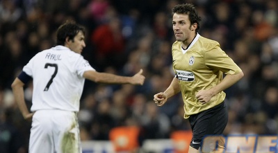 שתי אגדות דשא שלא זכו לחגוג 20 בקבוצתם  (רויטרס)