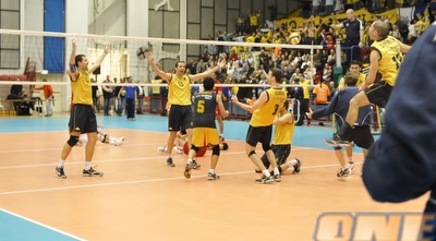 מכבי ת&qout;א חוגגת. נותרה מושלמת אחרי שישה מחזורים (אלעד ירקון) מכבי ת&qout;א חוגגת. נותרה מושלמת אחרי שישה מחזורים (אלעד ירקון)